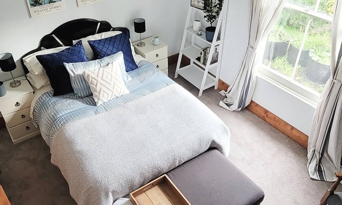 Solway Casa | A charming 4-bedroom home! Just steps away from cozy cafes and local shops.
