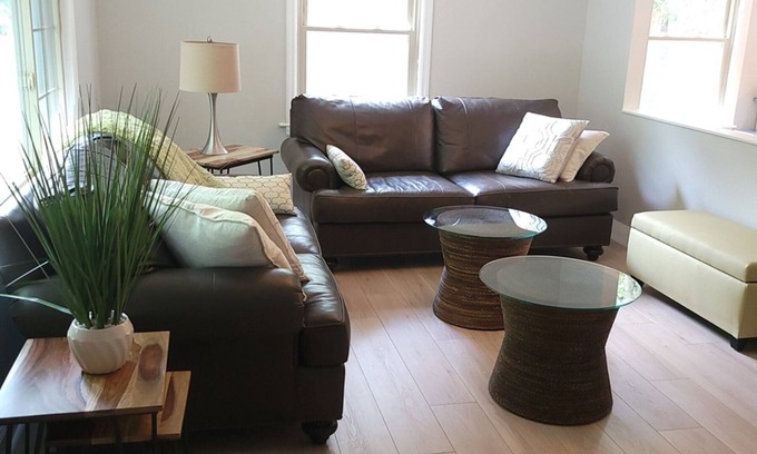 West Ashley Apartamento | A-Southern Charm Duplex- 4 miles to Downtown and Close To All Areas