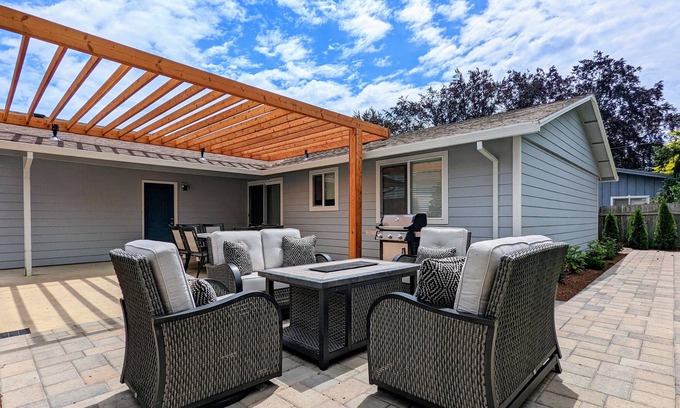 McMinnville Casa | A Charming Home In Historic McMinnville For Your Family`s Holiday