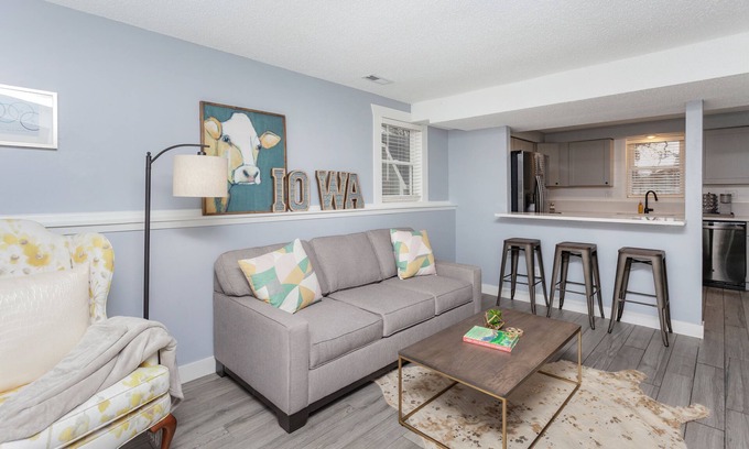 Des Moines Casa | A Charming Home Minutes to Downtown, Zoo, & Airport with Hidden Reading Nook!