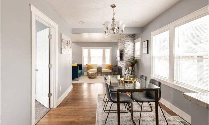 Maple Heights Casa | A Charming Modern Contemporary Cape Cod w/ Sunroom