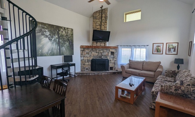 Hamilton Otro | A Charming Newly Renovated Loft on Hobby Farm
