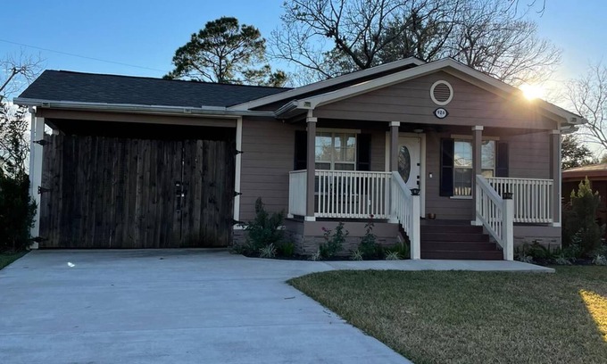 La Porte Casa | A Cheerful-Cozy House near beach and fishing!