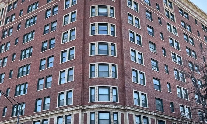 South Shore Apartamento | A Chic 8th Floor Studio Inside Vintage Style Building With Spectacular Lake View