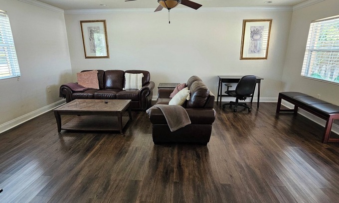 Fairview Shores Casa | A comfortable home close to the city, yet tucked away from the noise.