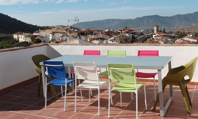 Nigüelas Casa | Una cómoda casa de pueblo, cerca de todo, pero en una zona tranquila.