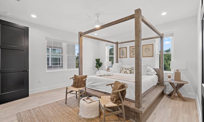 North Hyde Park Casa | A comforting, private experience of South RH designed townhome.