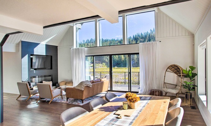 Twin Lakes Casa | A Contemporary Dream: Lakefront Rathdrum Oasis!