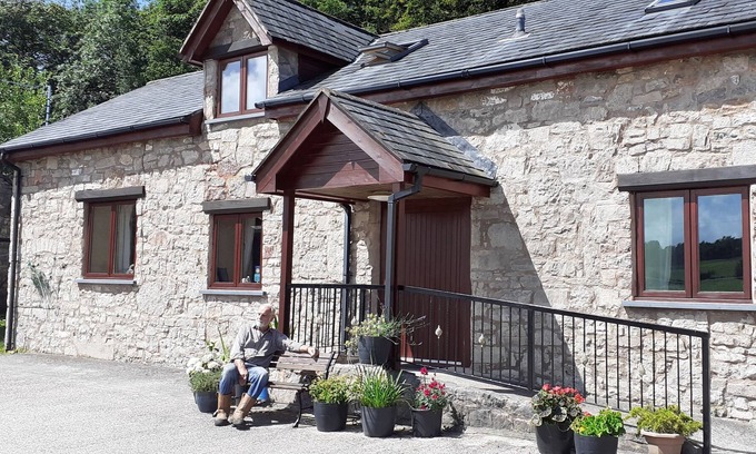 Rhyd-y-foel Cabaña | Superior-Rural-Baño con bañera-Vista al campo-Barn Conversion