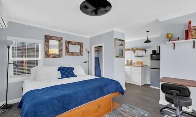 North Oak Park Cabaña | A+ Cottage- Walk to UC Davis Med Center and Shriners King Bd