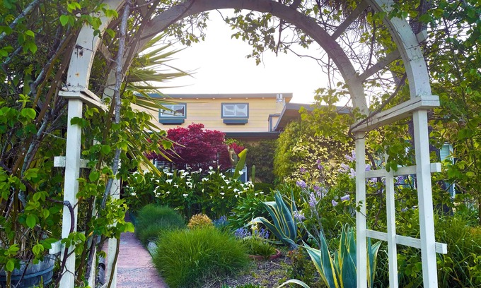 Tamalpais-Homestead Valley Casa | A country retreat near San Francisco