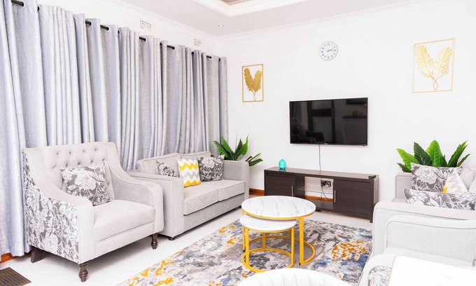 Lilongwe Casa | A cozy 3-bedroom apartment with WiFi, hot water and DSTV in Lilongwe