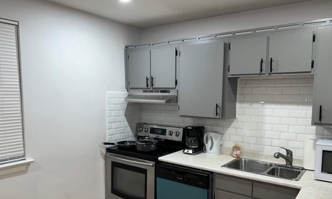 Golfdale Gardens Casa | A cozy 3 bedroom home located in a prime west hill of Scarborough