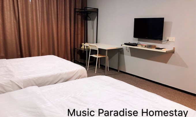 Taman Kota Laksamana Apartamento | Un apartamento acogedor para un grupo grande de amigos y familias