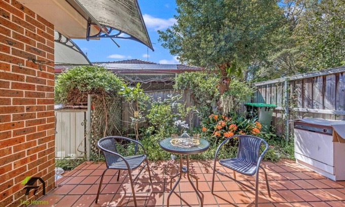 Eastwood Apartamento | A cozy apartment located in the bustling community of Eastwood.