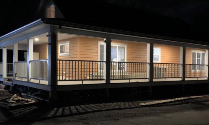 Kenosha Cabina | A cozy cabin getaway on a farm from hustle and bustle of Chicago and Milwaukee.