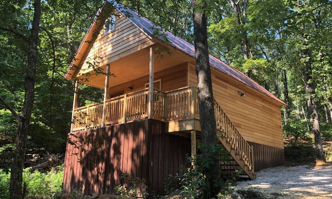 Winslow Cabina | A cozy cabin in our little woodland village - access to pond & meadow
