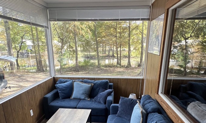 Bernice Cabaña | A cozy cabin with two docks and a private boat launch