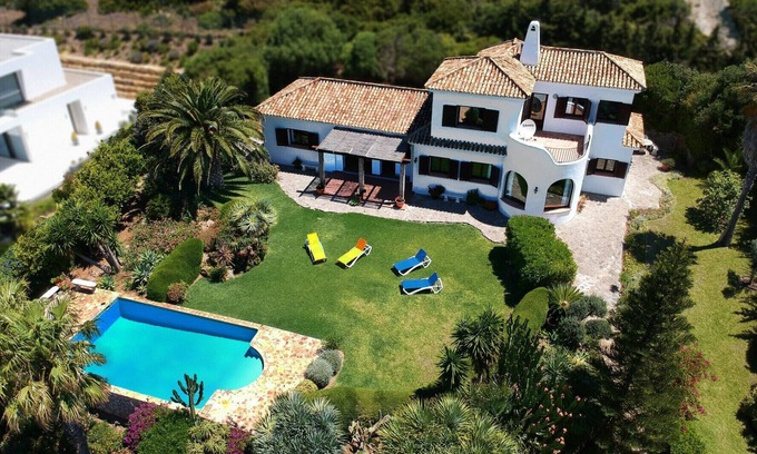 Atlanterra Chalet De Esquí | Un Chalet acogedor con estupendas vistas al mar, FREE WIFI
