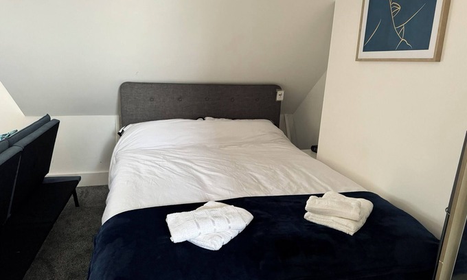 Reading Apartamento | A Cozy City Hideaway – 5 Mins to Town & Station!