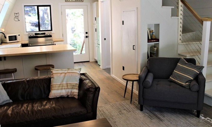 Cold Springs Cabina | A cozy hidden gem tucked in the mountain! Also available for a long term lease!!