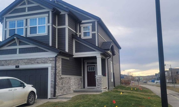 Southeast Calgary Apartamento | A Cozy home away from home at South East Calgary