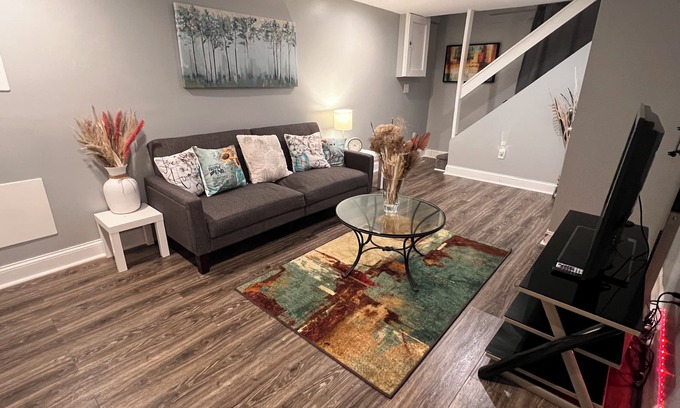 Overlea Apartamento | A cozy/modern private suite. Mins away from I695/95 and the heart of Baltimore.