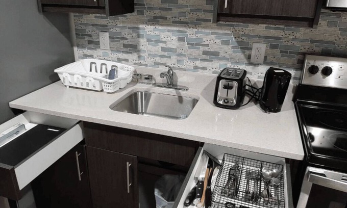 Saskatoon Casa | A cozy one bedroom suite located in the peaceful neighborhood of Evergreen.