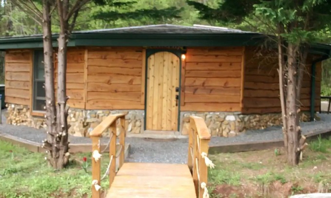 Nebo Apartamento | A cozy, romantic cabin perfect for couples. Pets are always welcome, owners too!