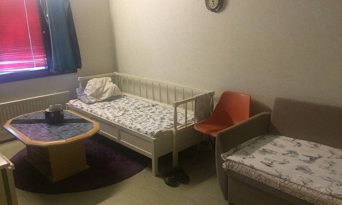 Lantinen District Apartamento | Una acogedora habitación en kannelmaki.