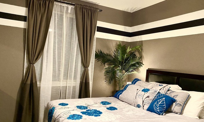 Roseville Cama Y Desayuno | A cozy second Generation home that is on a major express way to the SMF airport.