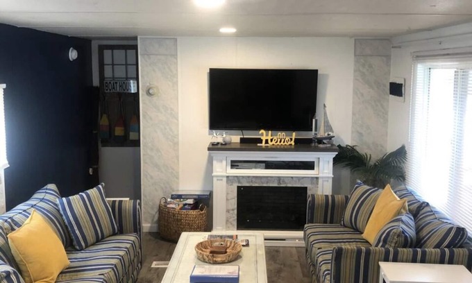 Montego Bay Casa | A cozy to 2bedroom, water front view home
