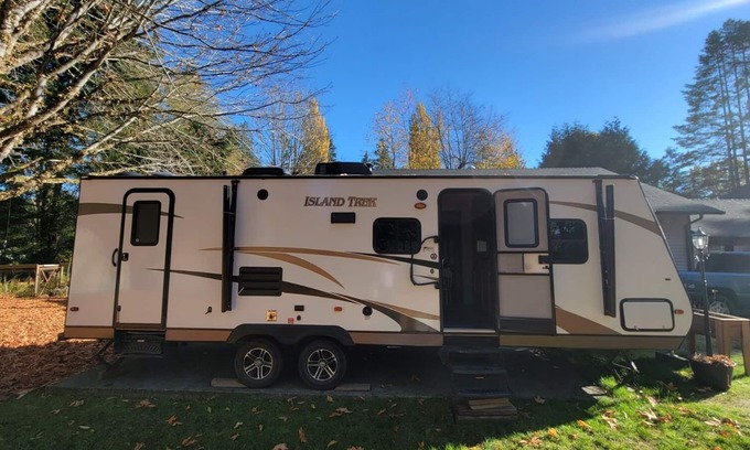 Port Alberni Casa | A cozy travel trailer on an acreage. Plenty of lakes, hiking and fishing near by