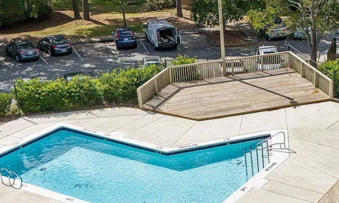 Woodcroft Apartamento | A cozy well furnished centrally located condo