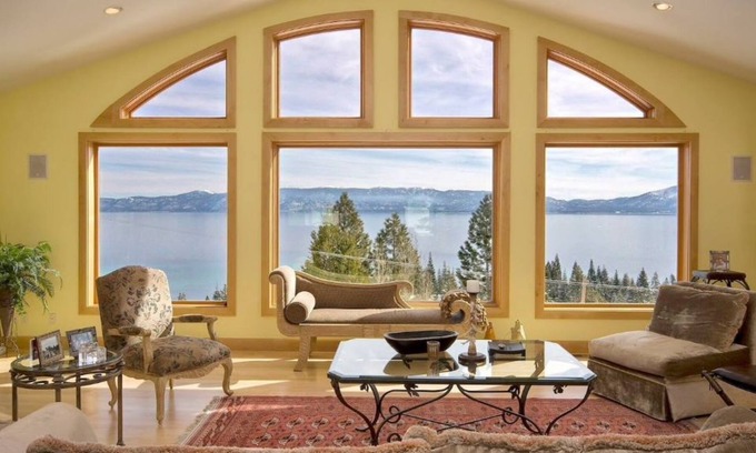 Tahoma Cabina | A craftsman with an extraordinary lake view!