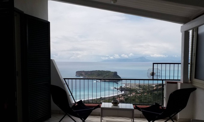 San Nicola Arcella Casa | UNA PUERTA EN LA ISLA DINO