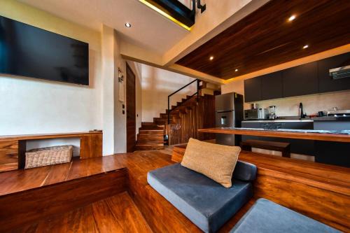 Área de La Veleta Apartamento | A double-height apartment with a private pool