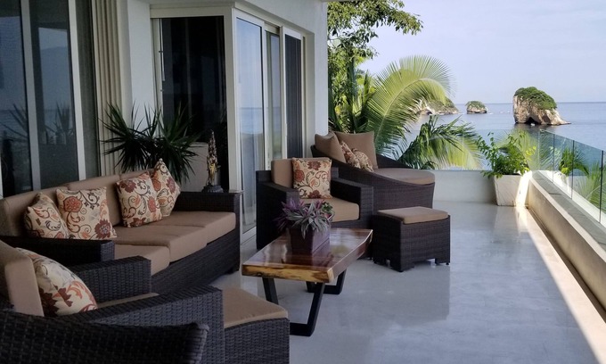 Zona sur Condominio | A Dream Worth Dreaming es una propiedad de 3 dormitorios y 31/2 baños frente a la playa.