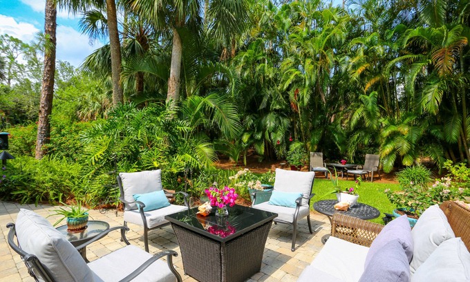 Palm River Estates Casa | A FABULOUS SERENE PRIVATE SANCTUARY HOME IN NORTH NAPLES