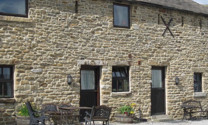 Peak District Cabaña | A fabulously quiet paradise situated on a working farm Castleton