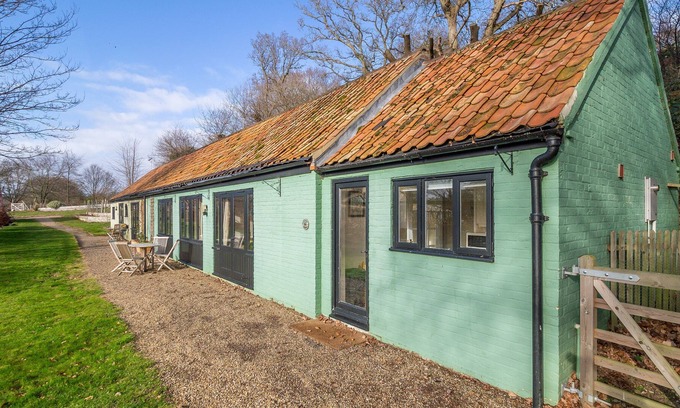 Westleton Cabaña | A family-friendly cottage set within ten acres of beautiful landscaped gardens benefiting from onsit