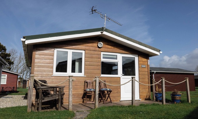 Padstow Chalet De Esquí | A family friendly holiday home close to beaches and Padstow. K8 Trebaruth