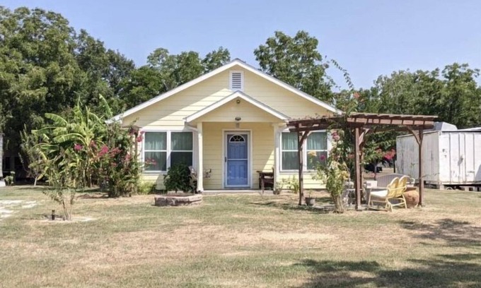 Bay City Casa | A family friendly retreat close to fishing and the beach!