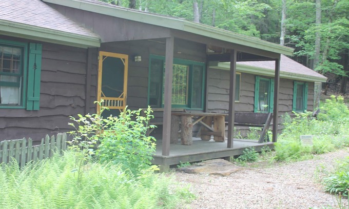Pittsfield Cabina | A Family Lodge en el bosque con acceso al lago