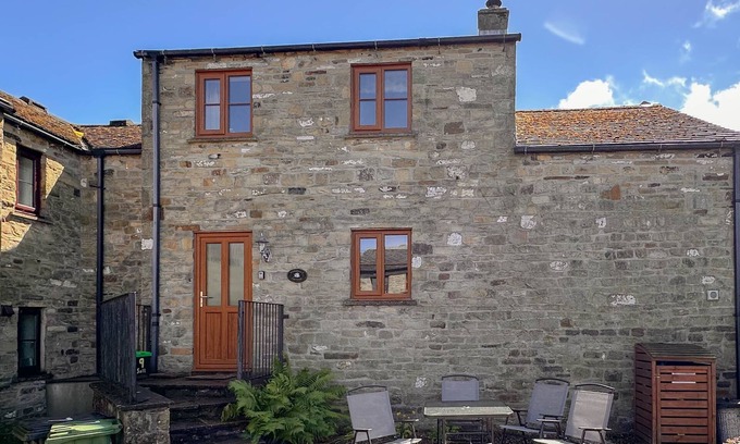Reeth Cabaña | A fantastic, 2 bed cottage, sleeping 4 people and 1 furry friend w/open fire, WiFi & central heating