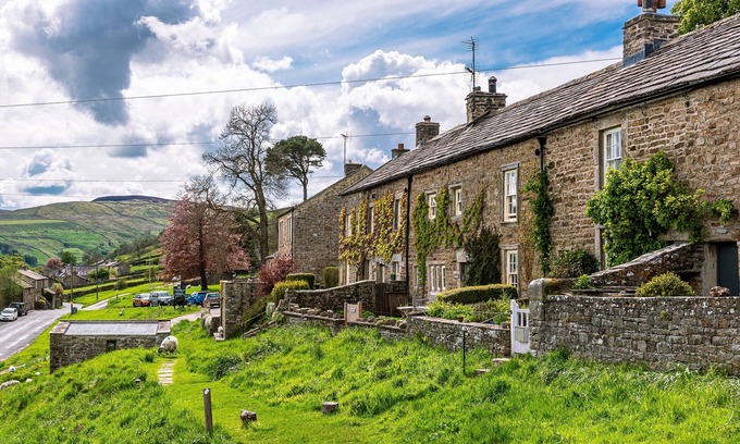 Feetham Casa | A fantastic cottage, w/ free wifi, secure bike storage, stunning views & a stones throw from the pub
