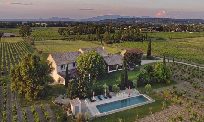 Tulette Otro | Una casa de campo en Provenza, cerca de Mont Ventoux, absoluta calma en medio de los viñedos.