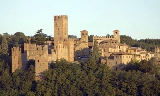 Vernasca Otro | UNA CASA DE PIEDRA FINA EN EMILIA