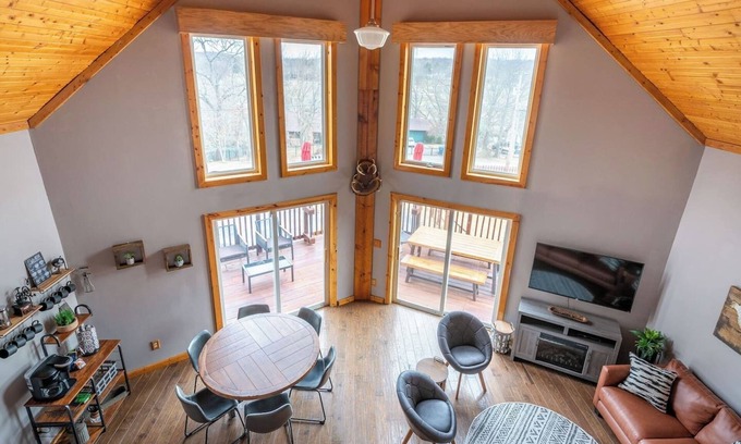 Ozark Casa | A-Frame at the Finley River with Bin-zebo and Firepit!