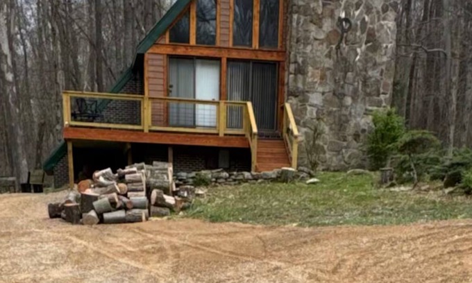 Jones Mills Cabina | A-Frame-Away cozy secluded cabin minutes from 7Springs